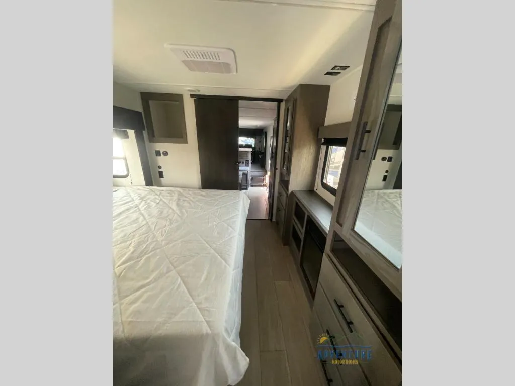 2026 Forest River Cherokee Arctic Wolf 3950SUITE - Photo 3