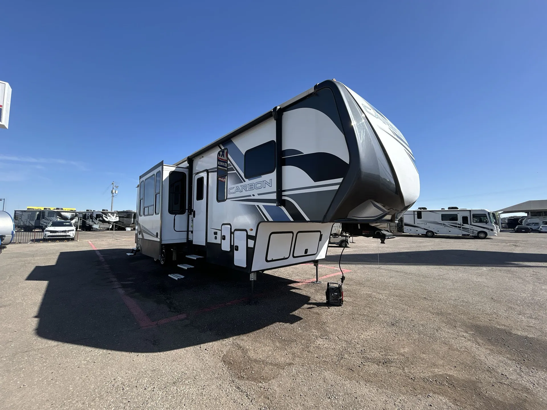 2022 Keystone Carbon 358 - Photo 2