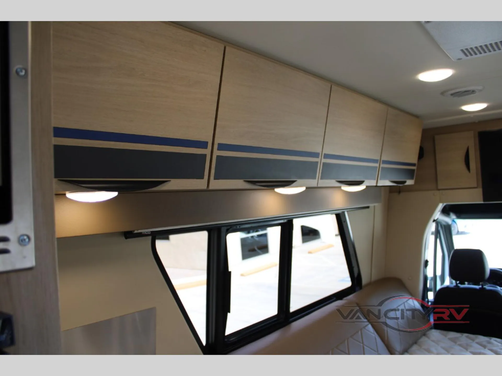 2025 Chinook RV Summit FTB - Photo 3
