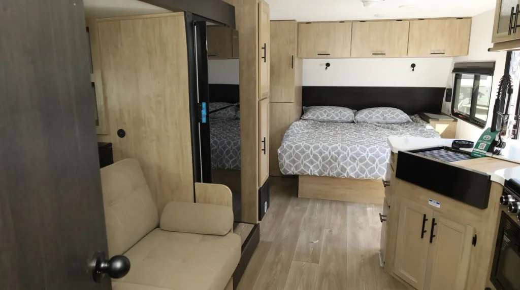 2027 Forest River Cherokee Grey Wolf 21AB — Photo 6