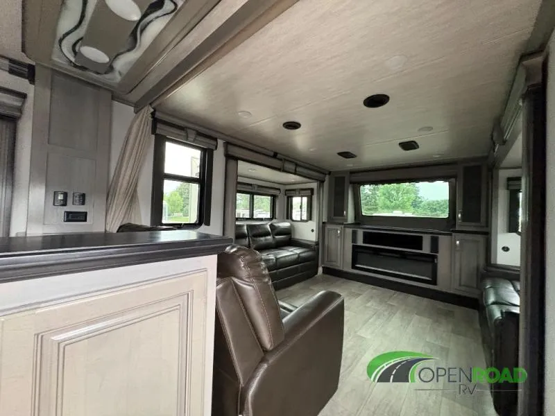 2021 Keystone Montana 3760FL - Photo 4