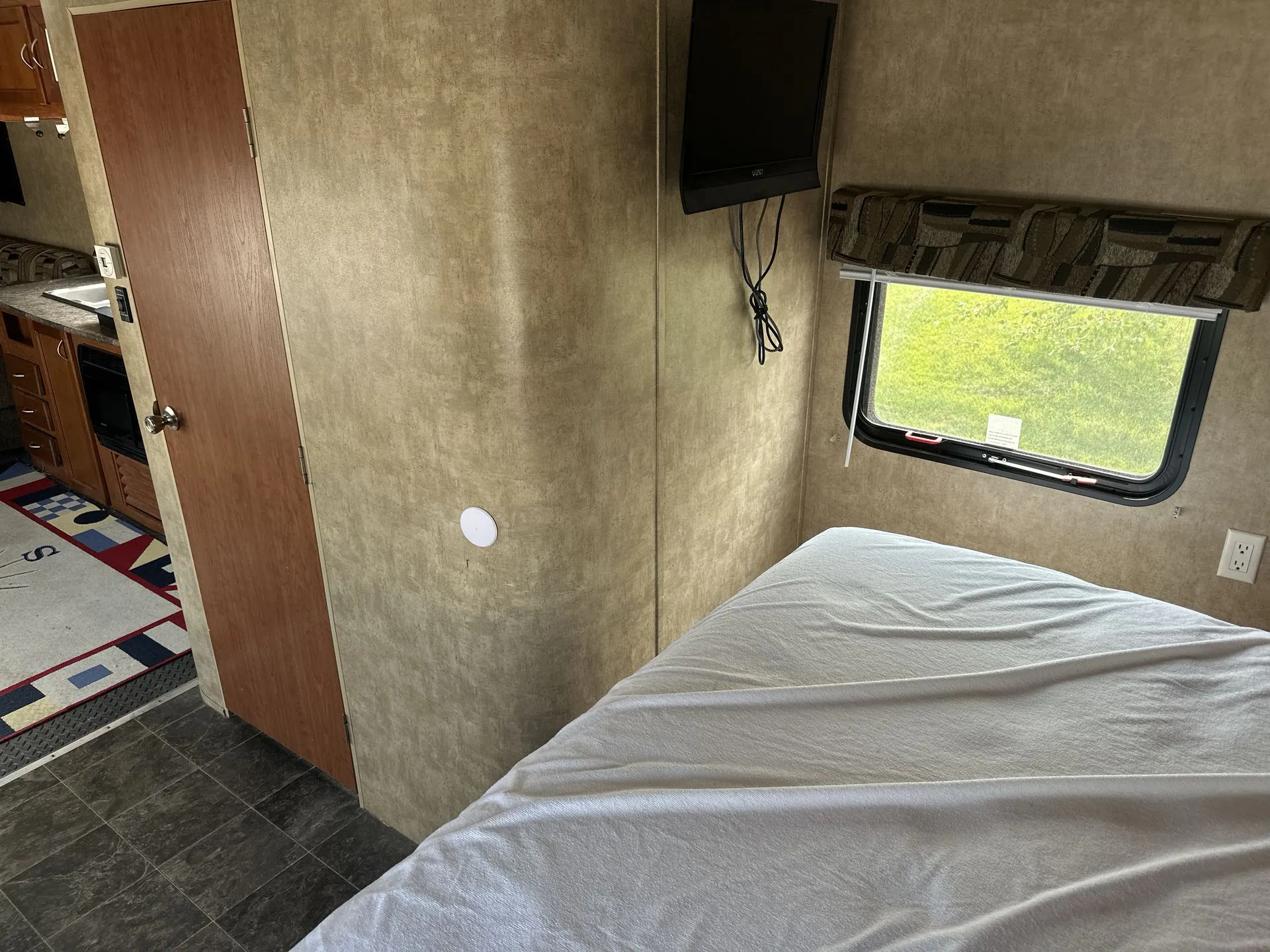 2012 Forest River Cherokee Wolf Pack Sport 27WP - Photo 2