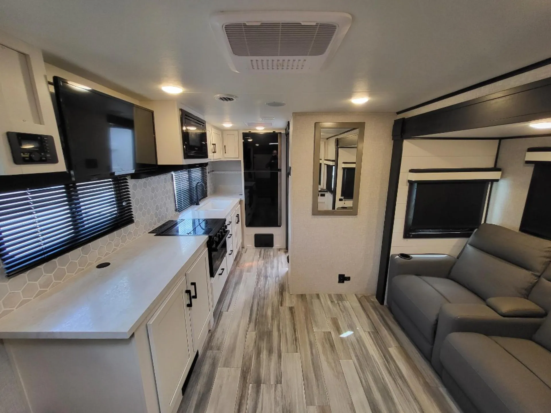 2024 Jayco Jay Feather 19MRK - Photo 3