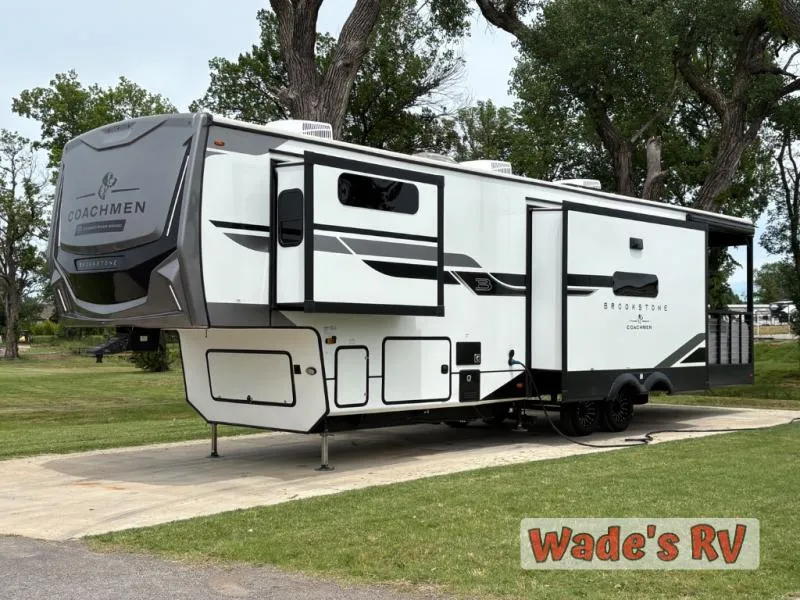 2025 Coachmen Brookstone 318RLL - Photo 4
