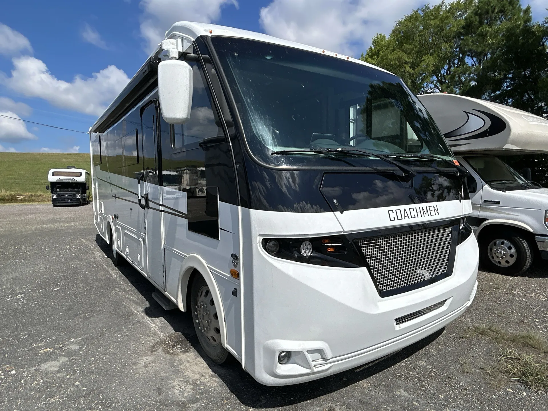 2025 Coachmen Euro 25TB - Photo 2