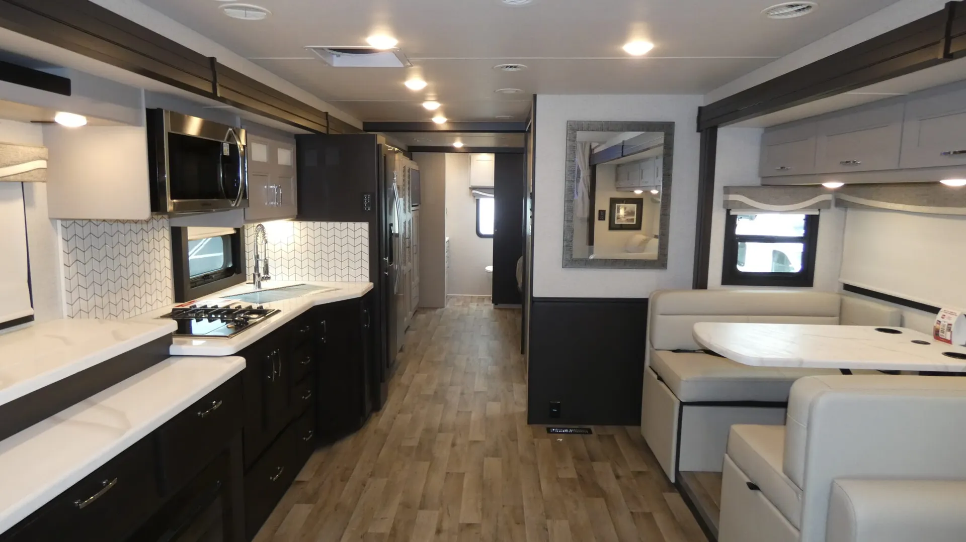 2026 Thor Motor Coach Pasadena 38DX - Photo 3