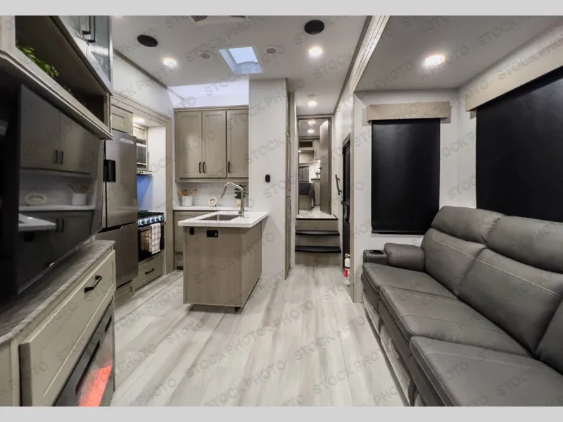 2027 Grand Design Momentum 320G - Photo 4