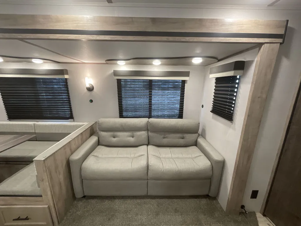 2024 Gulf Stream Conquest 323TBR, Photos photo 6