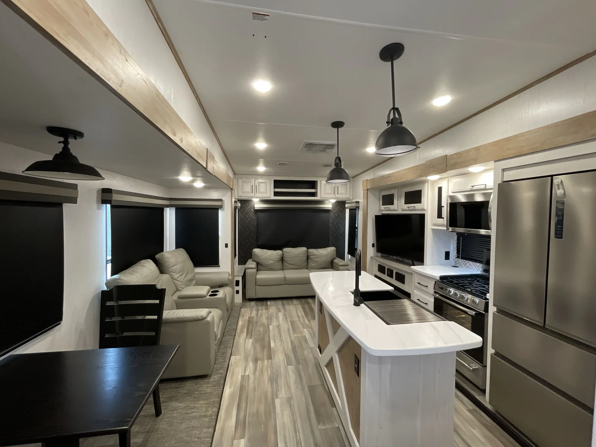 2023 Heartland Bighorn Traveler 39MB — living area main