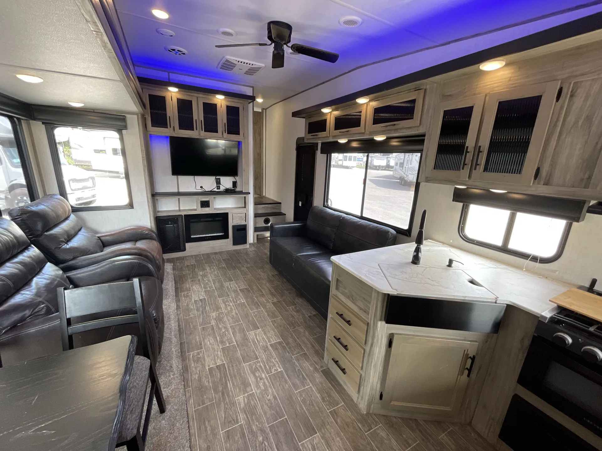 2021 Forest River Cherokee Arctic Wolf 271RK - Photo 4