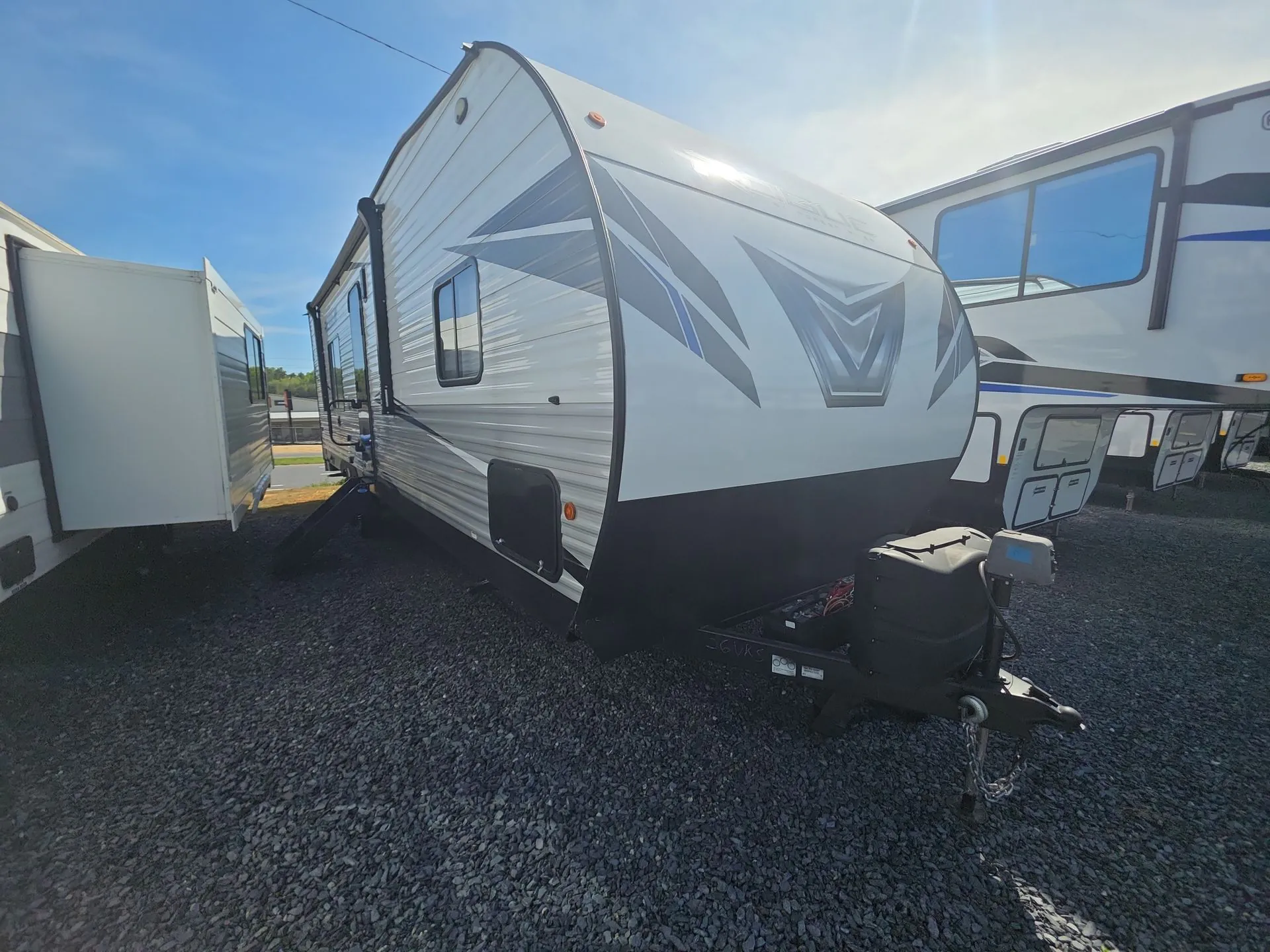 2022 Forest River Vengeance Rogue 26V - Photo 3