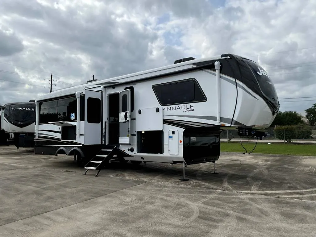 2026 Jayco Pinnacle 32RLTS - Photo 3