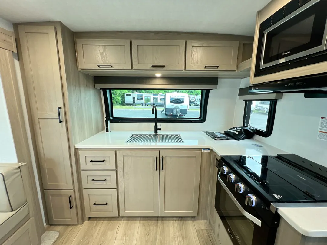 2026 Forest River Rockwood Mini Lite 2506FK — Photo 7