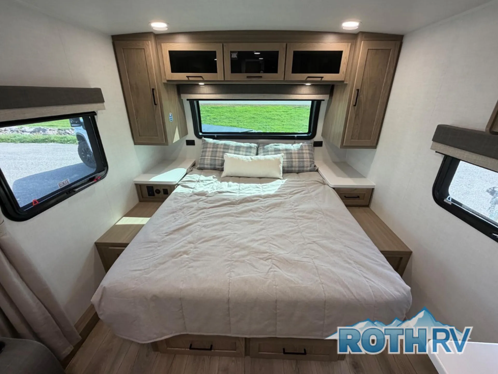 2027 Forest River Rockwood Mini Lite 2109S — Photo 5