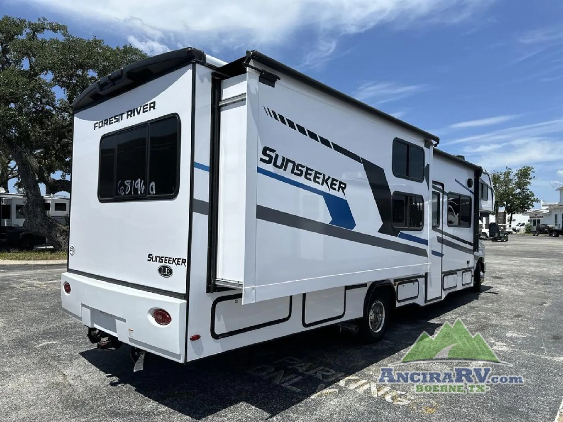 2026 Forest River Sunseeker LE 3250DSLE - Photo 3