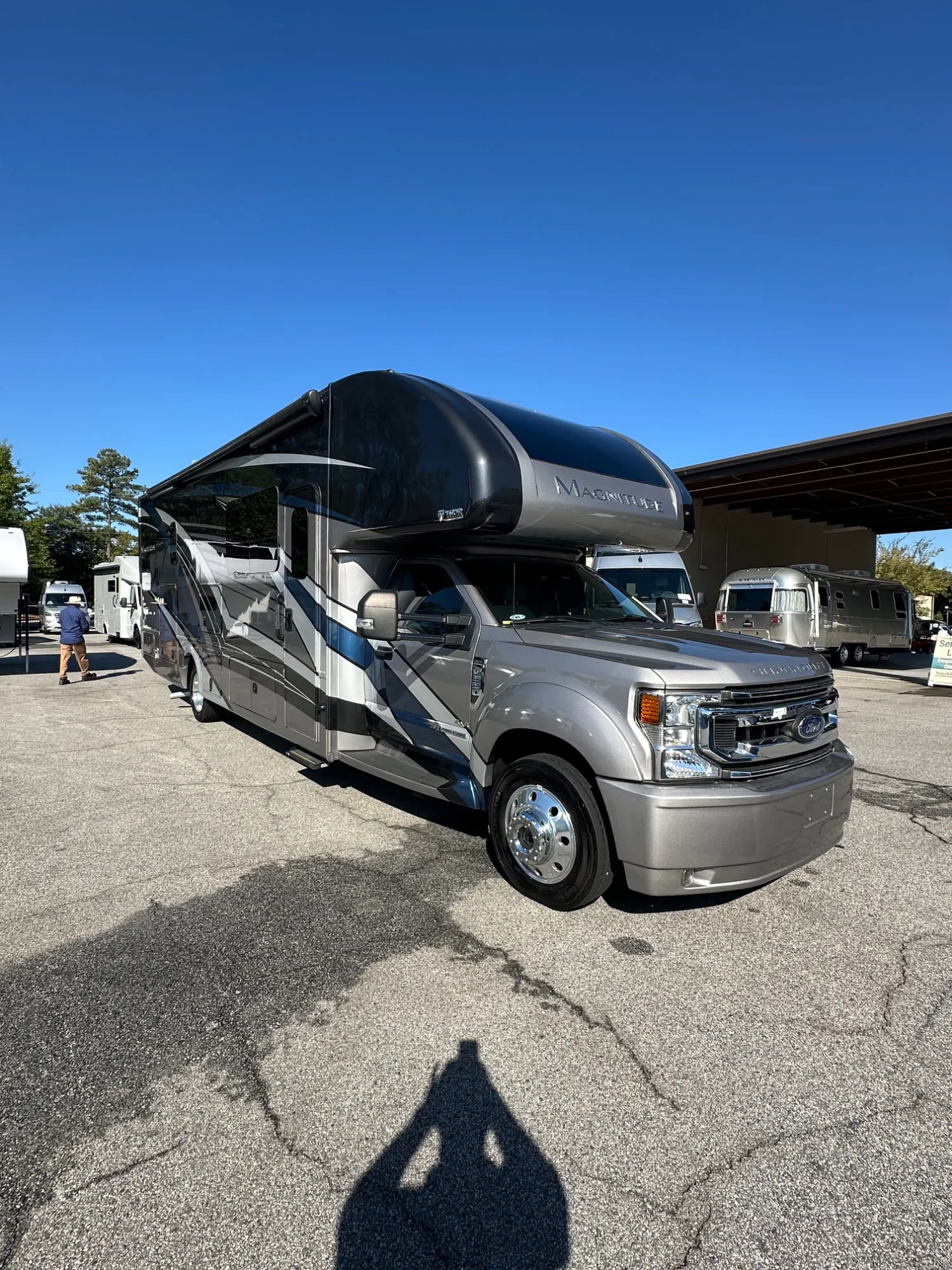 2022 Thor Motor Coach Magnitude SV34 - Photo 3