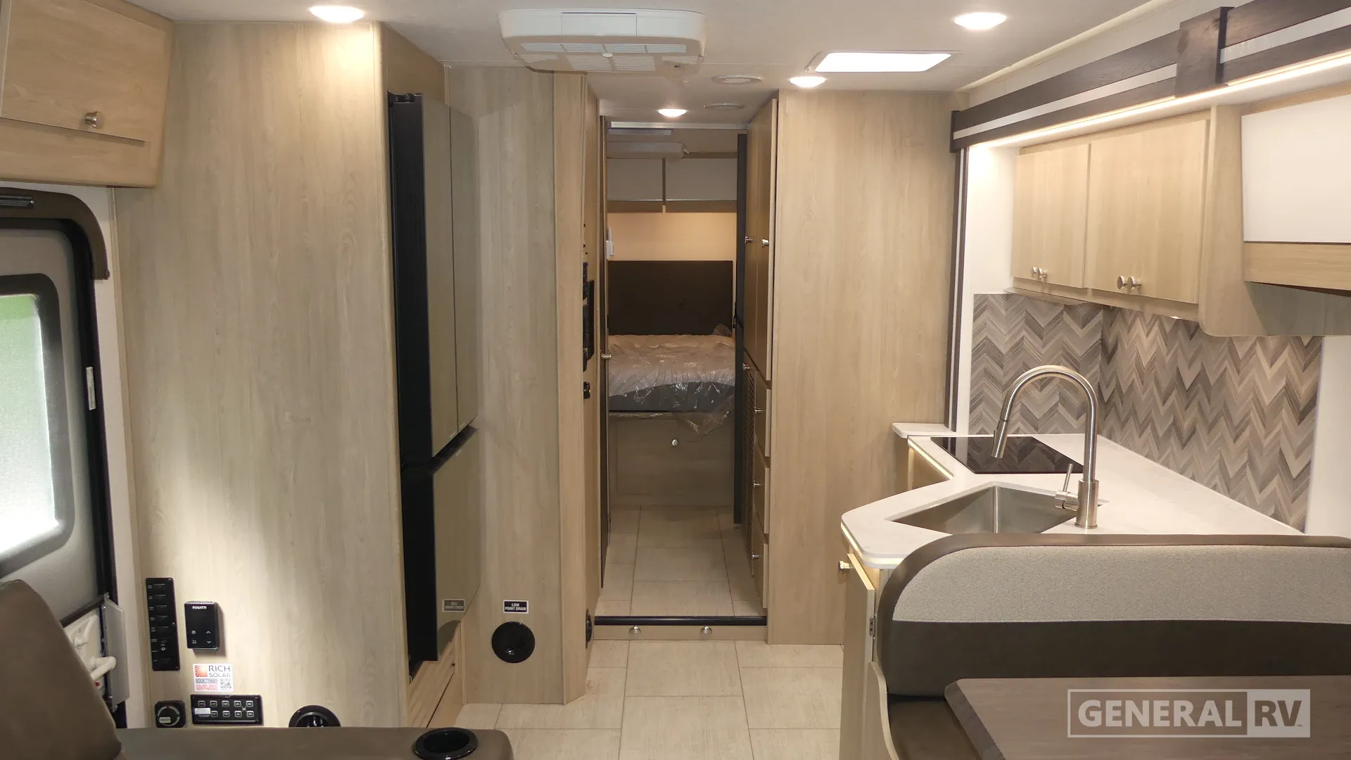 2026 Coachmen Entourage 320LV - Photo 3