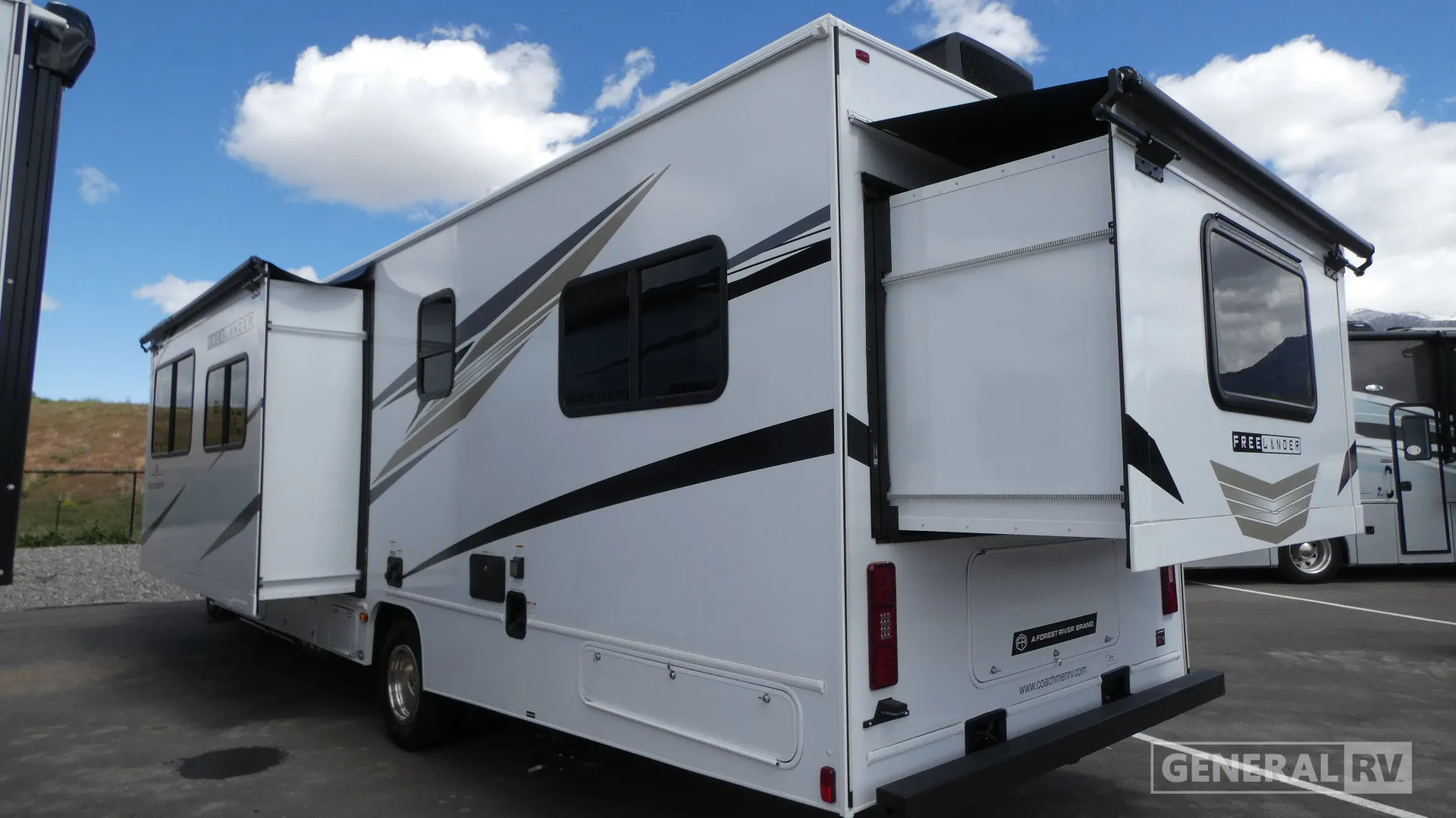 2026 Coachmen Freelander 30RS - Photo 4