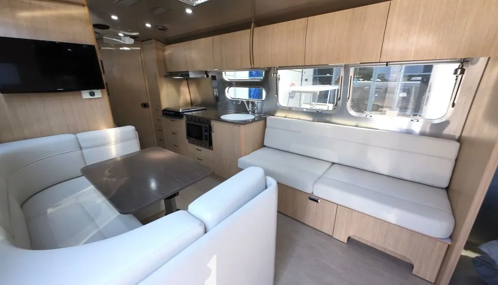 2018 Airstream Flying Cloud 30FB Bunk - Photo 4