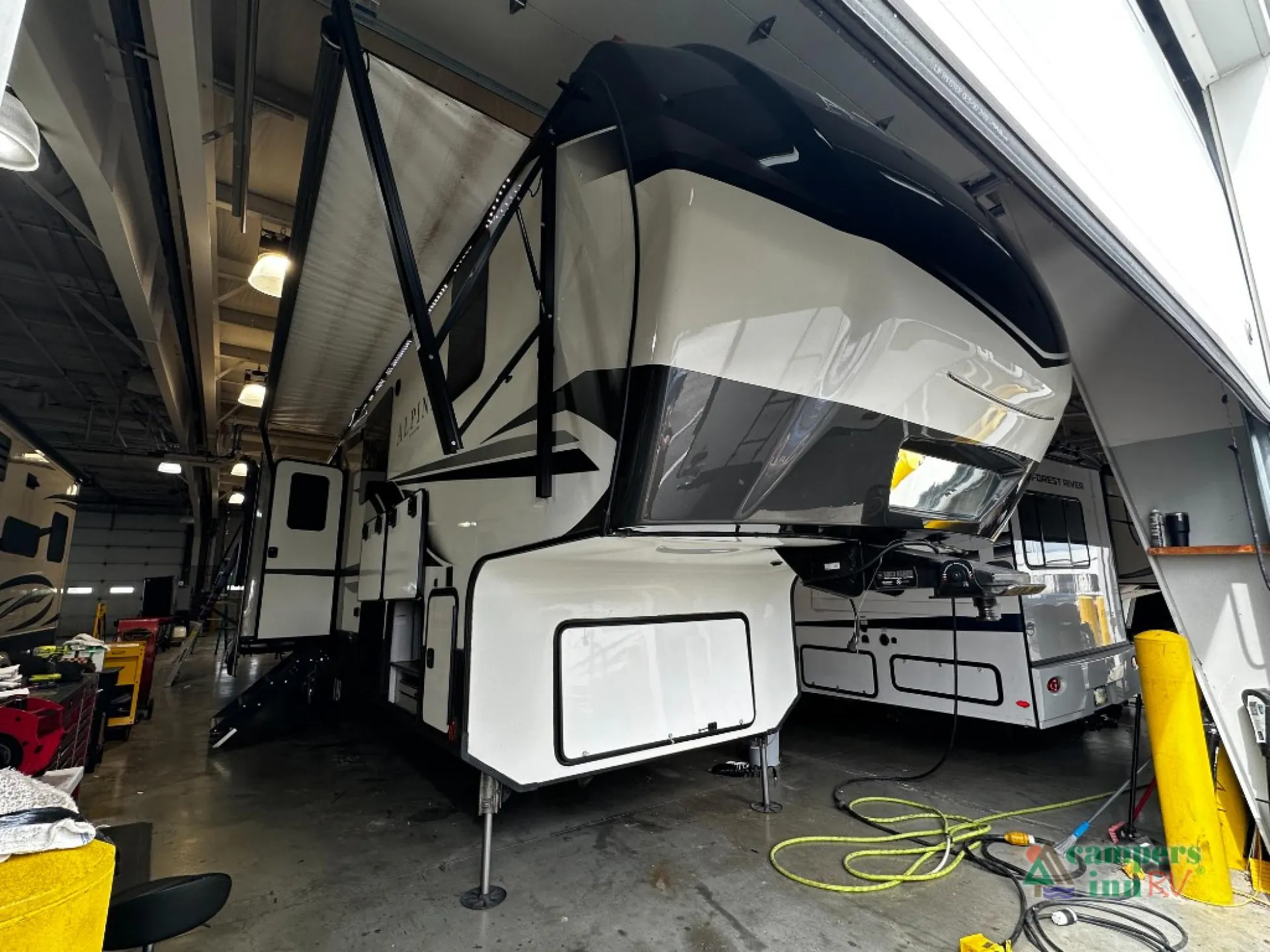 2021 Keystone Alpine 3910RK - Photo 2