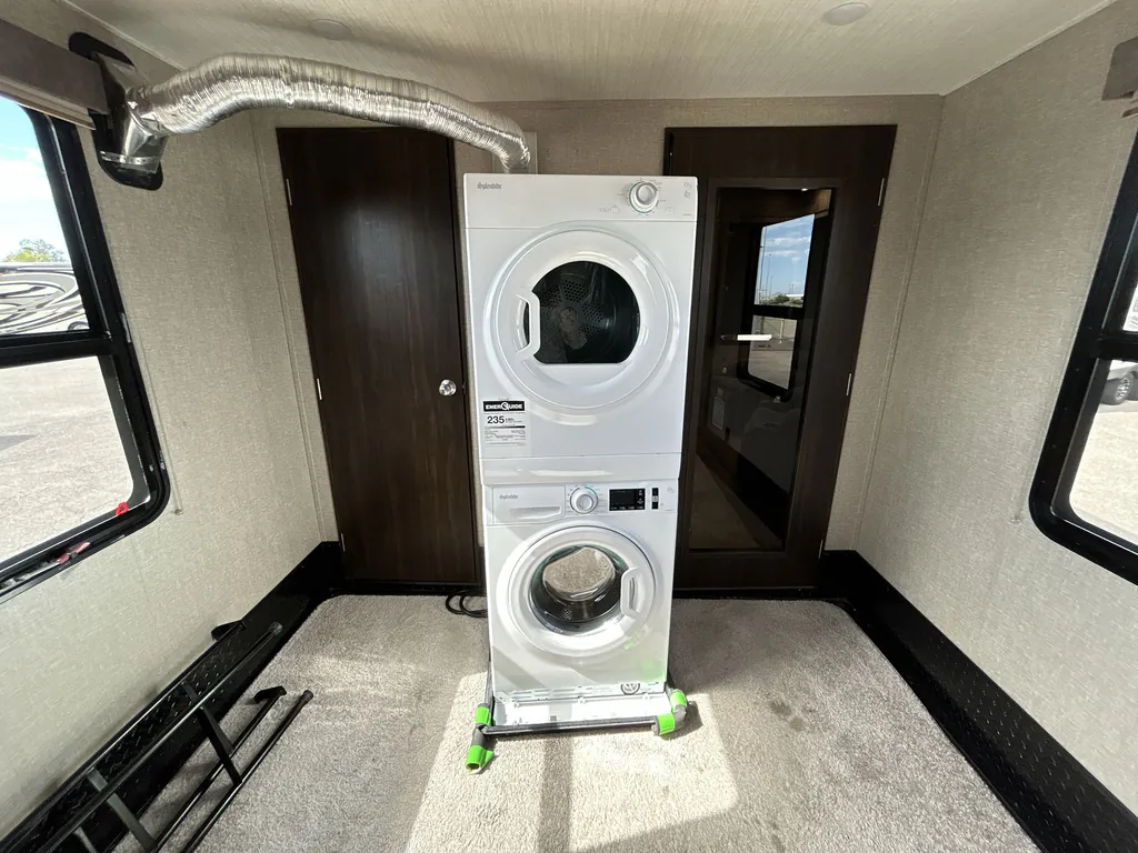 2019 Grand Design Momentum 381M, Photos photo 18