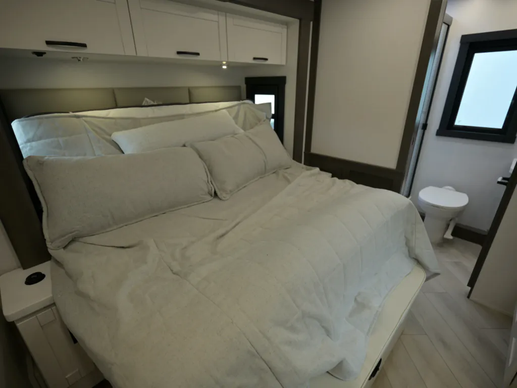 2027 Entegra Coach Accolade 37K, Photos photo 23