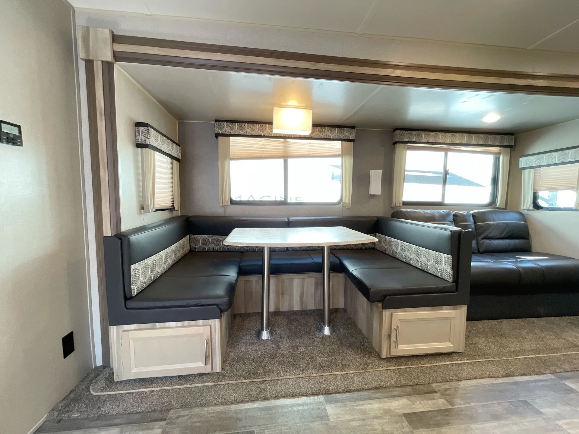 2021 Coachmen Catalina Legacy Edition 263BHSCK — living area main