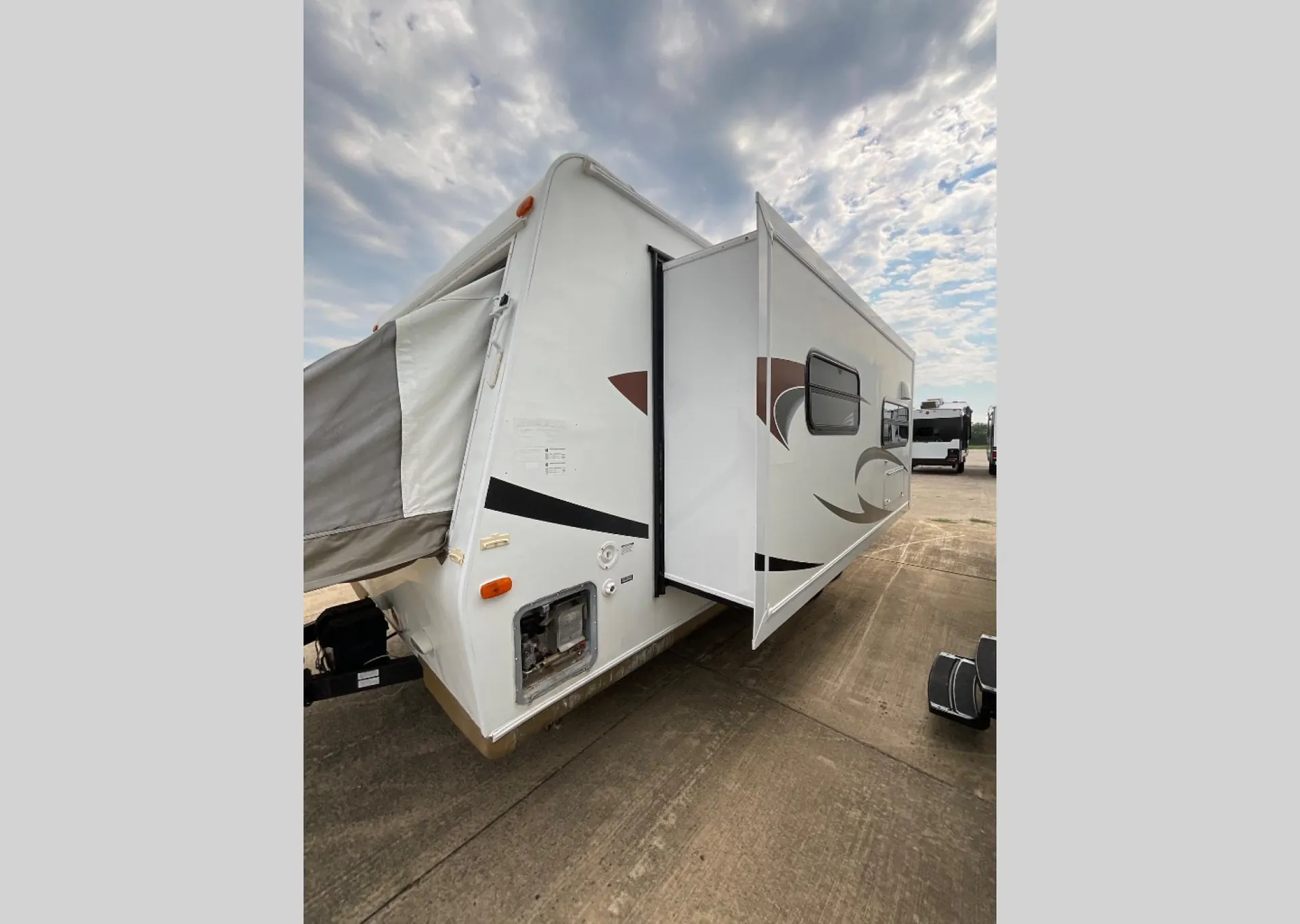 2011 Forest River Rockwood Roo 23RS - Photo 4