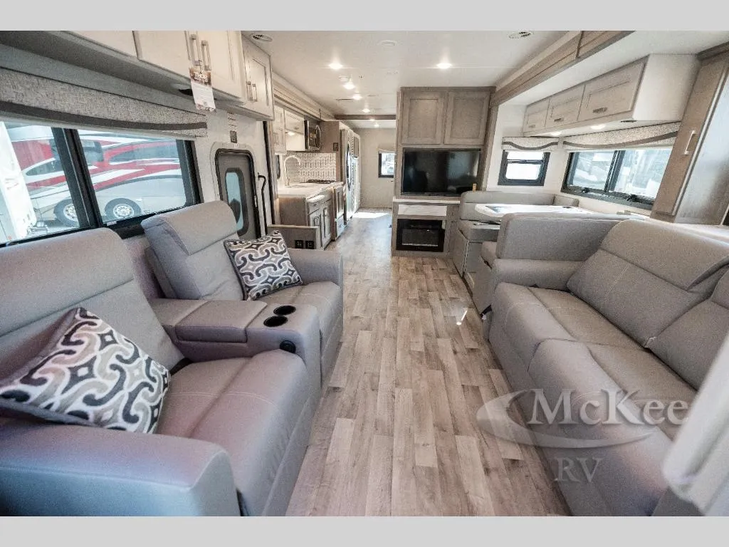 2026 Thor Motor Coach Pasadena 38FX - Photo 3