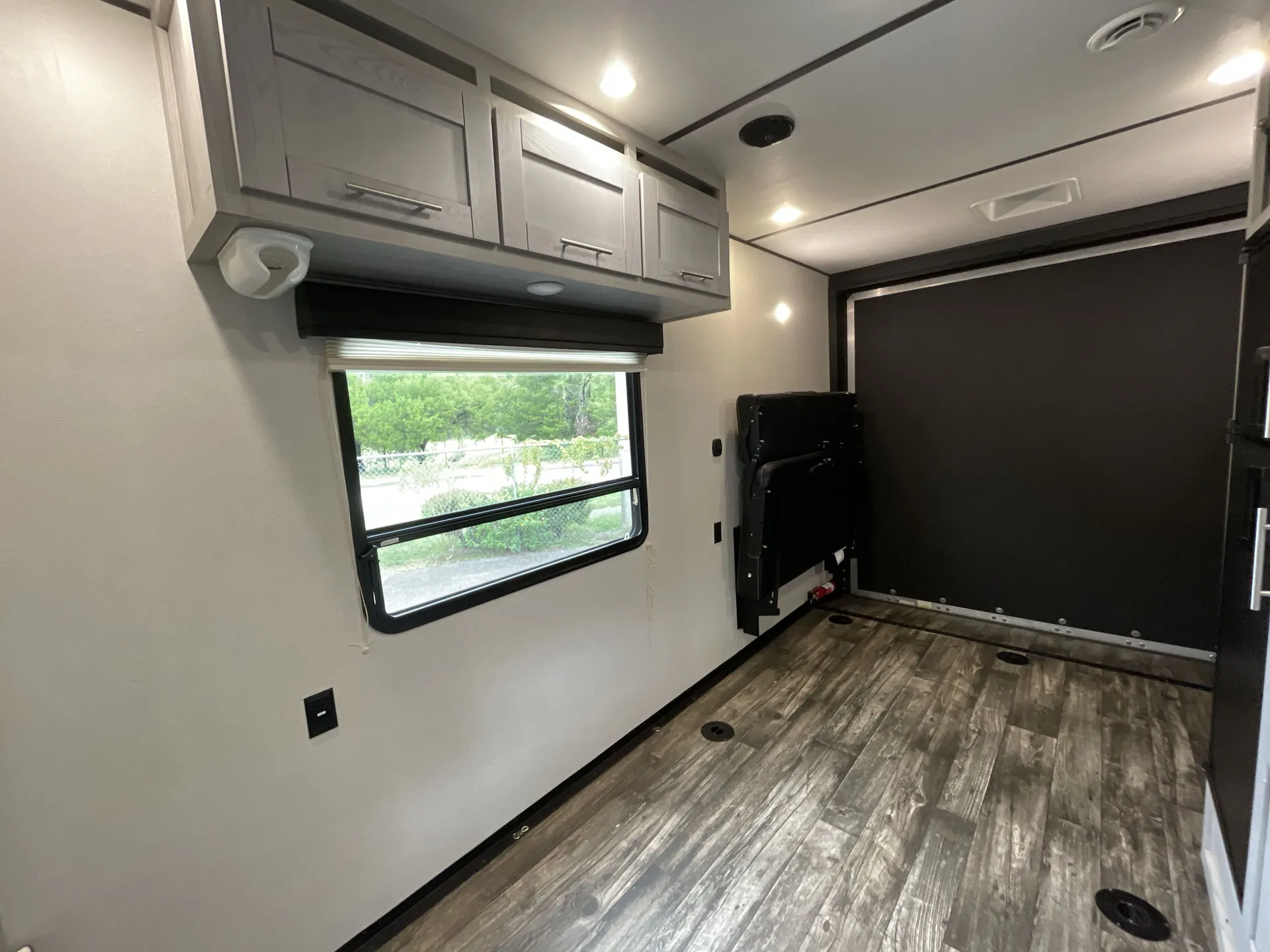 2021 Keystone Impact Vapor Lite 26V — living area main