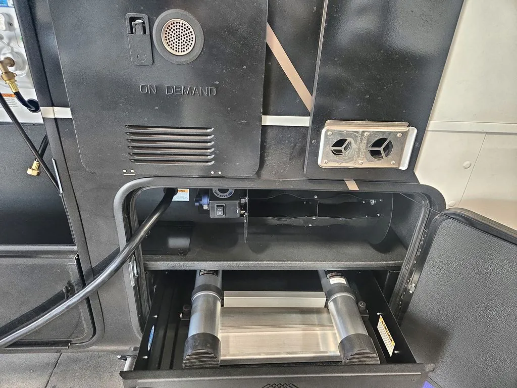 2026 Brinkley Model G 4170, Photos photo 8