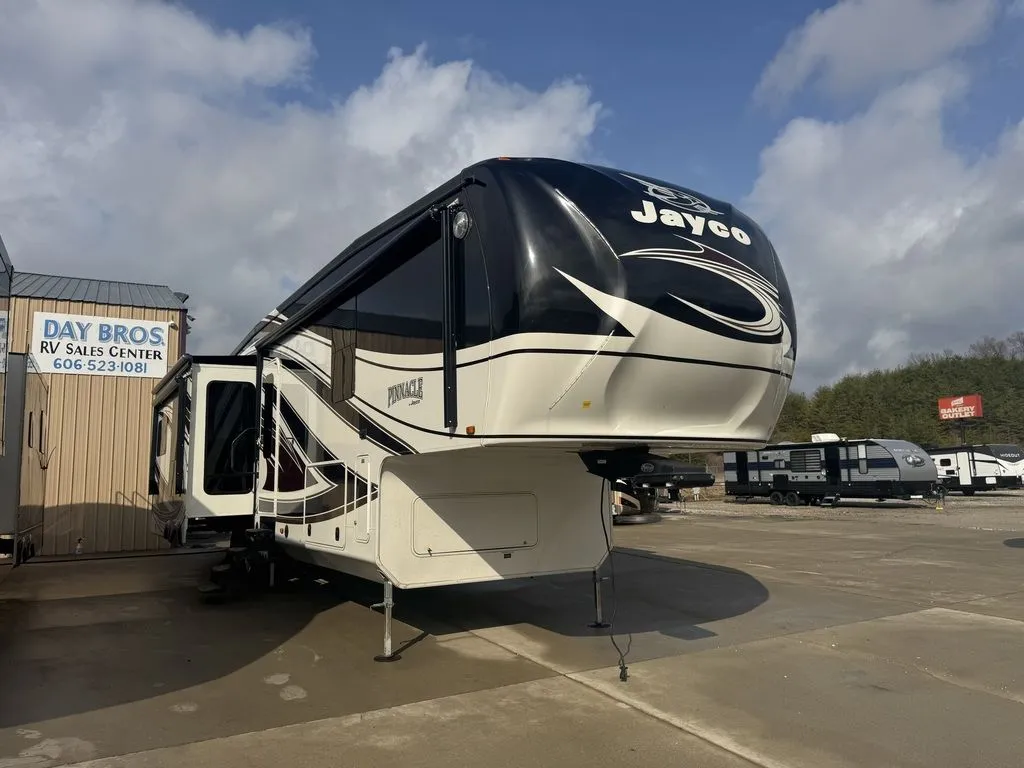 2015 Jayco Pinnacle 36FBTS, Photos photo 6