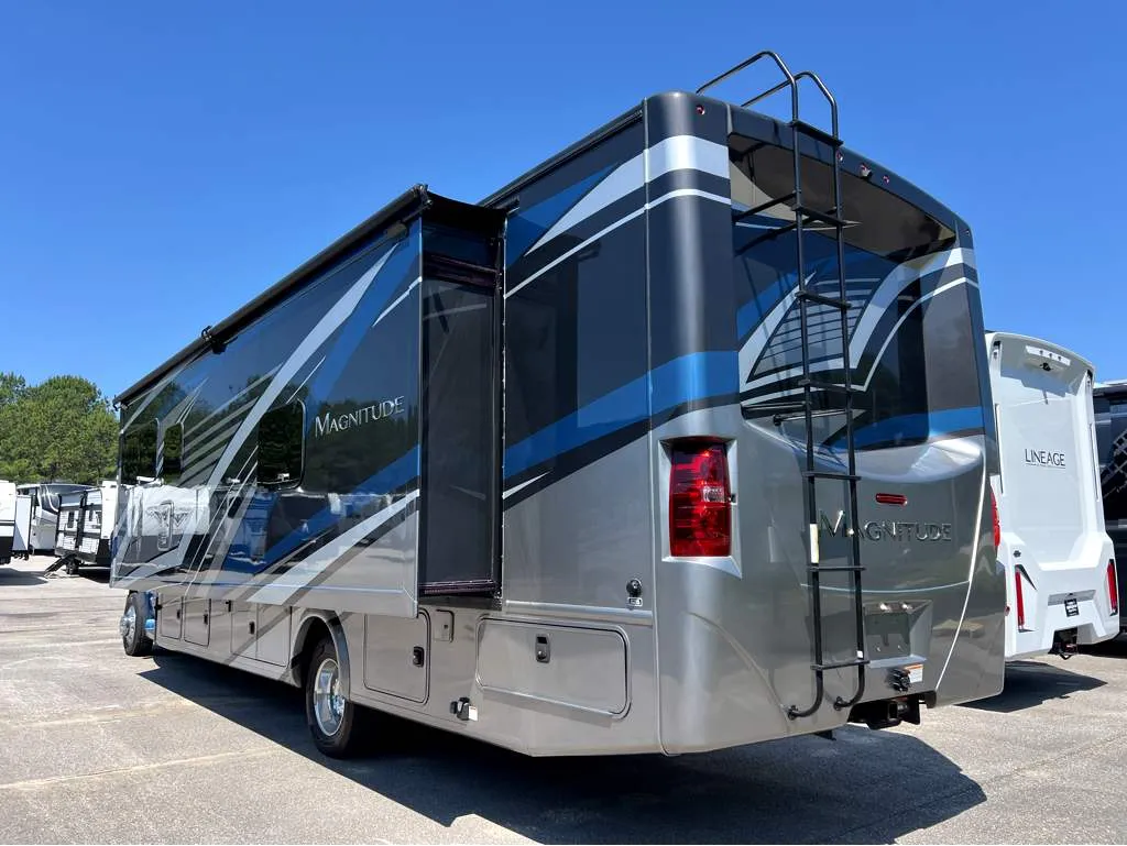 2022 Thor Motor Coach Magnitude BT36 - Photo 4