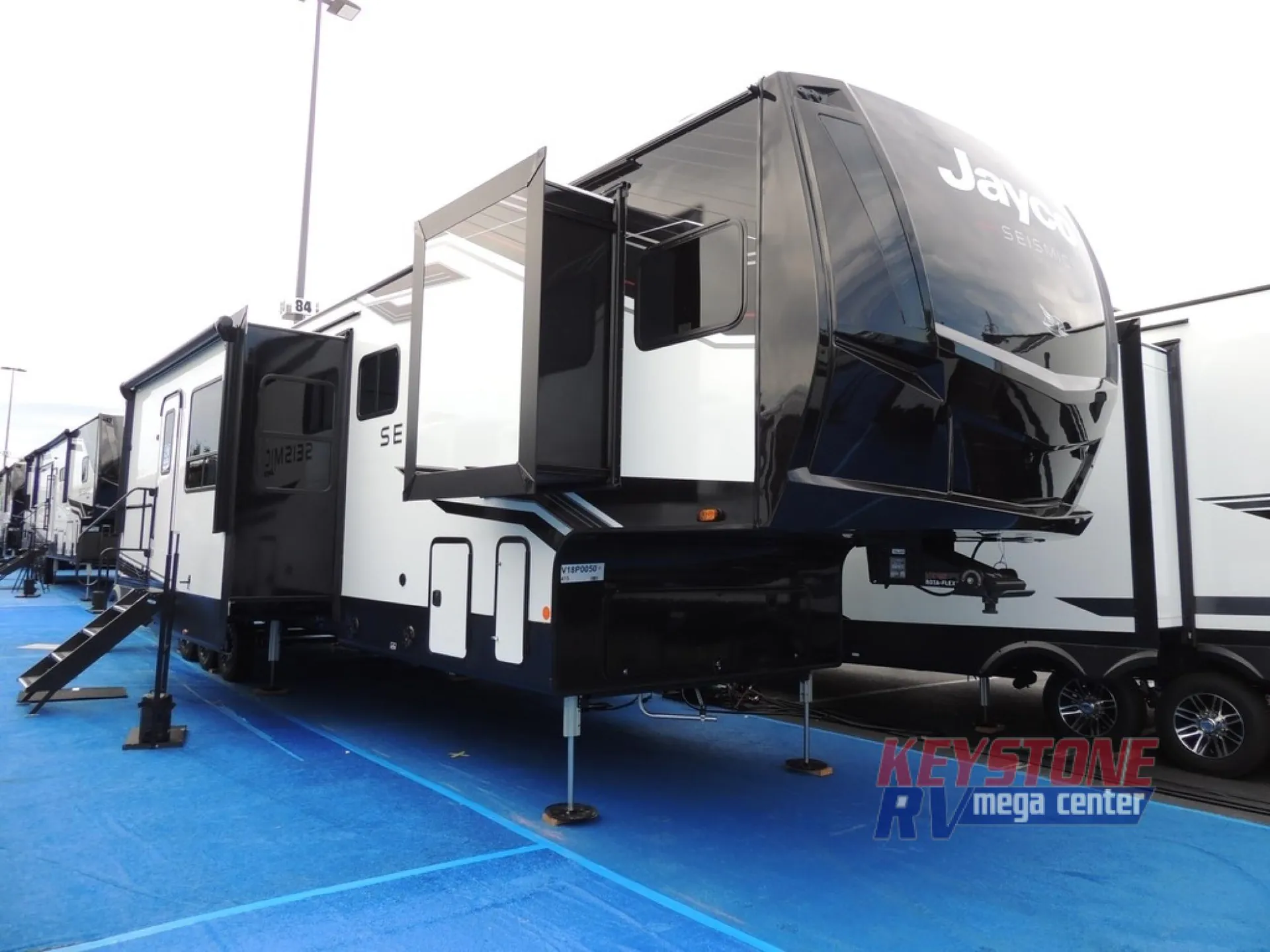 2027 Jayco Seismic 415 - Photo 3