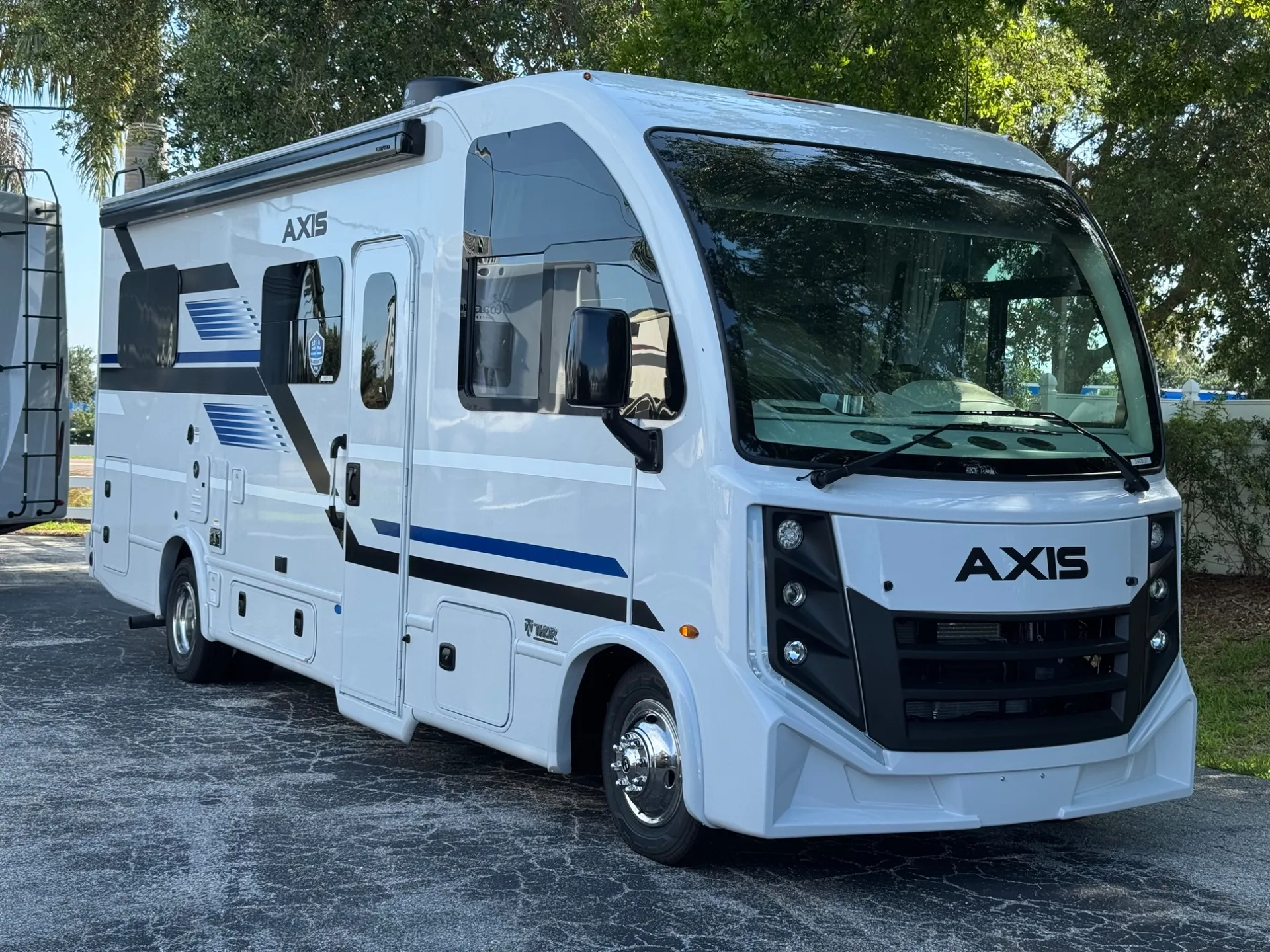 2026 Thor Motor Coach Axis 24.1 - Photo 2