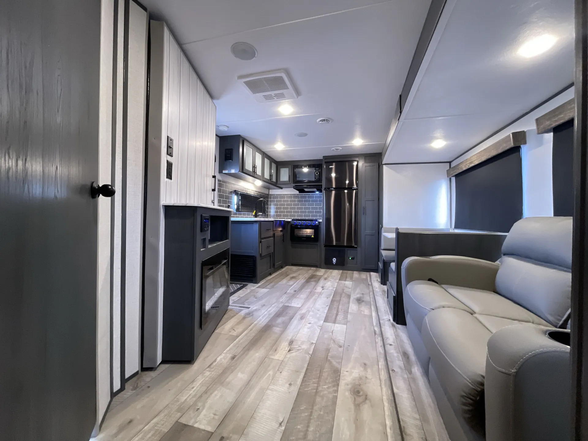 2023 Dutchmen Aspen Trail 2560RKS — living area main