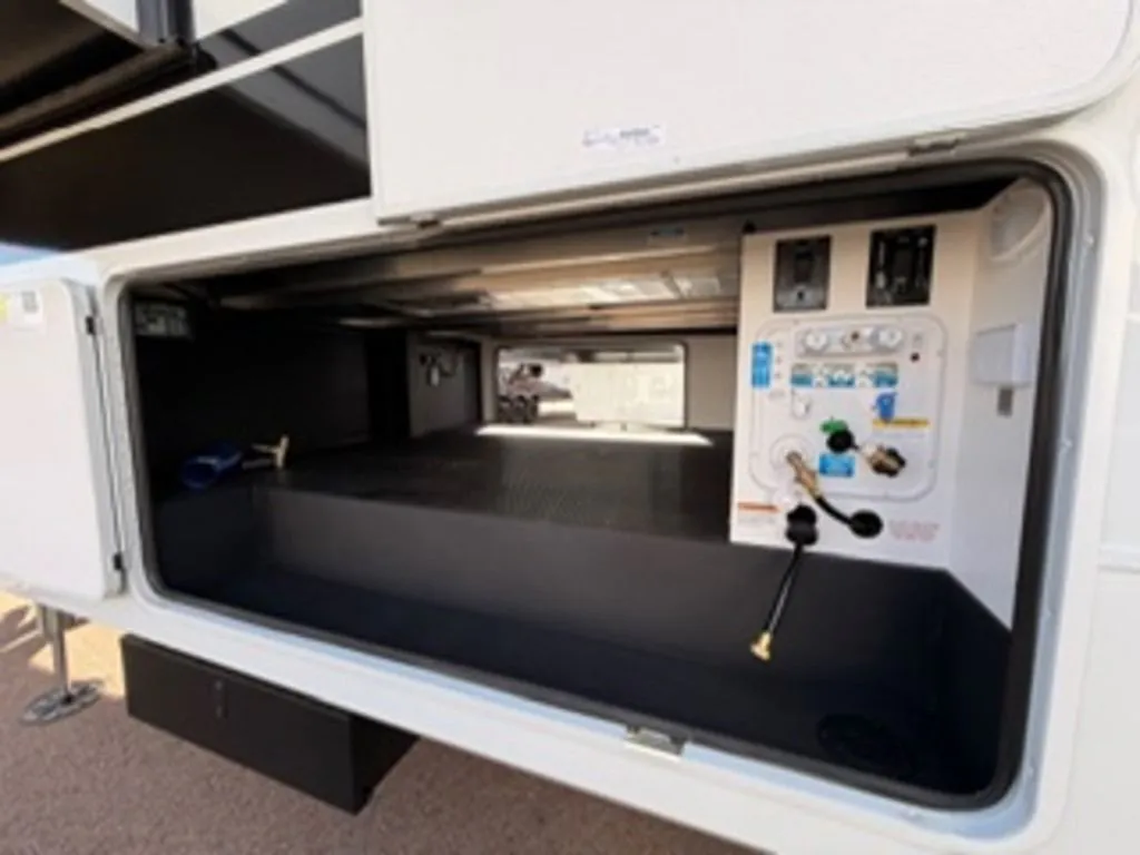 2026 Brinkley Model Z 3600, Photos photo 45