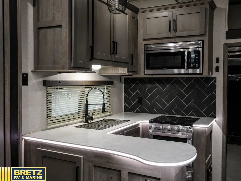 2021 Keystone Raptor 423, Photos photo 12