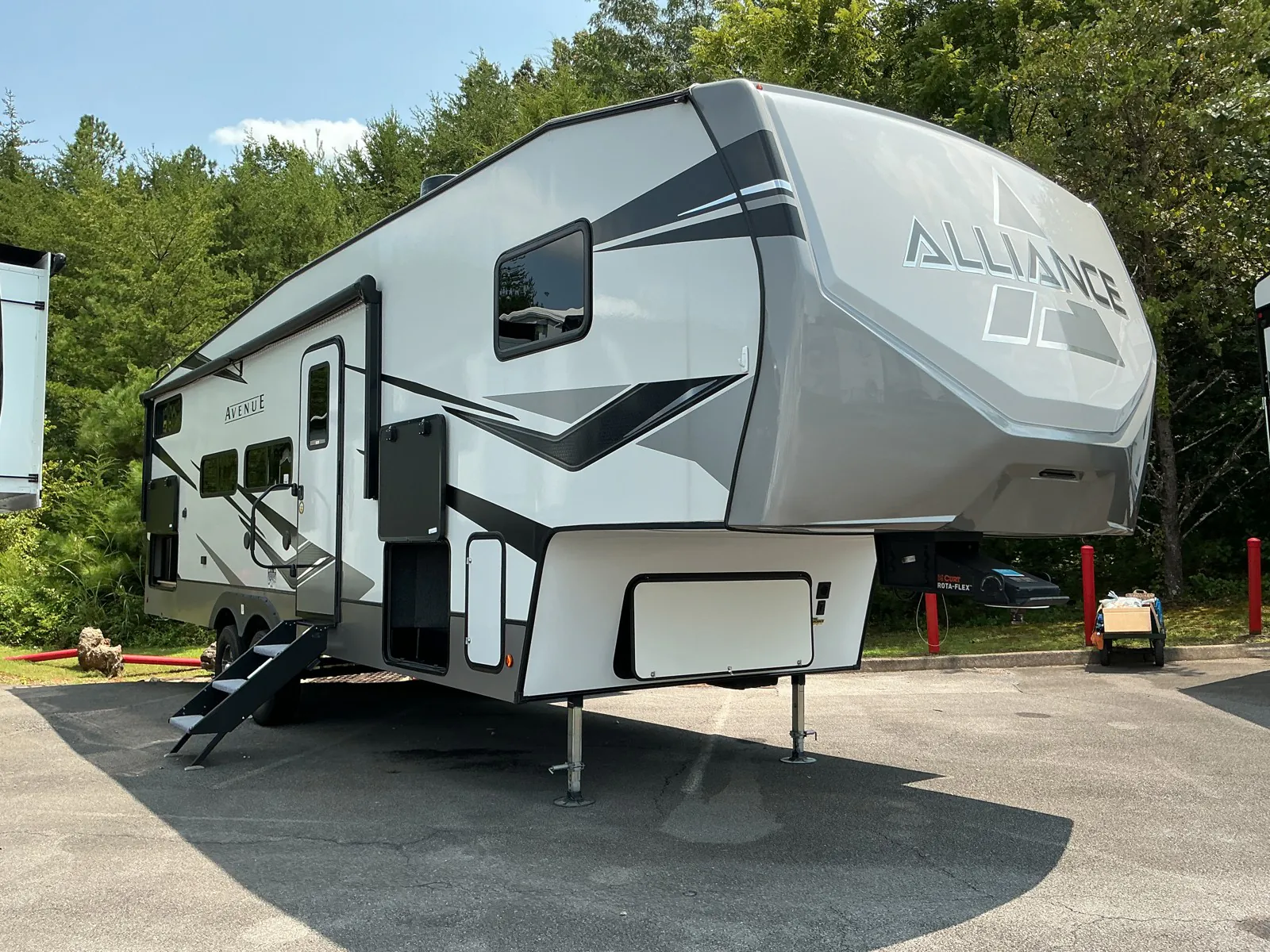 2023 Alliance RV Avenue 31BHS - Photo 2
