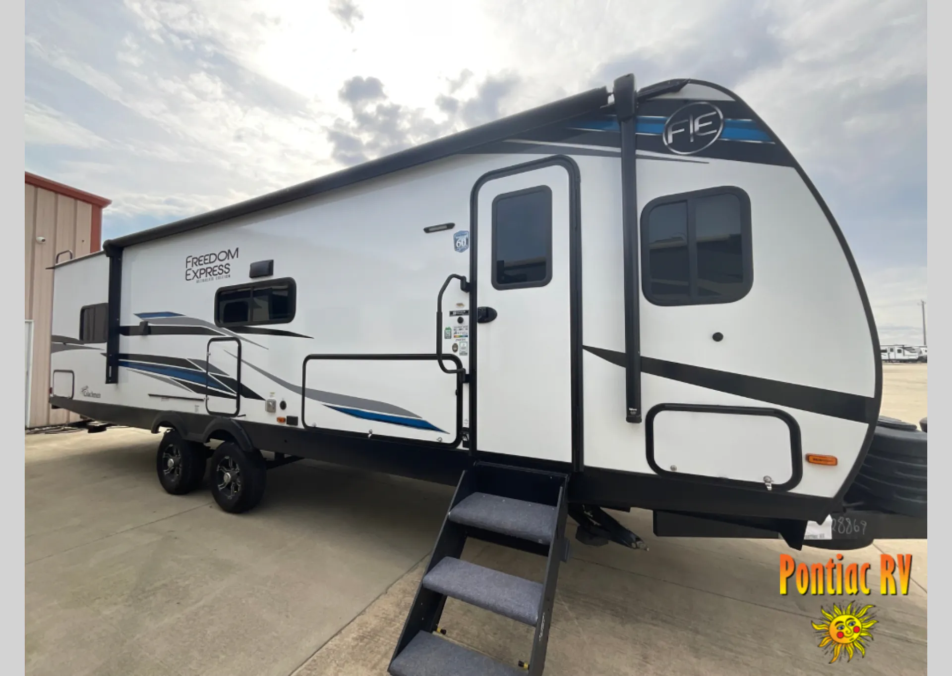 2024 Coachmen Freedom Express Ultra Lite 298FDS - Photo 2