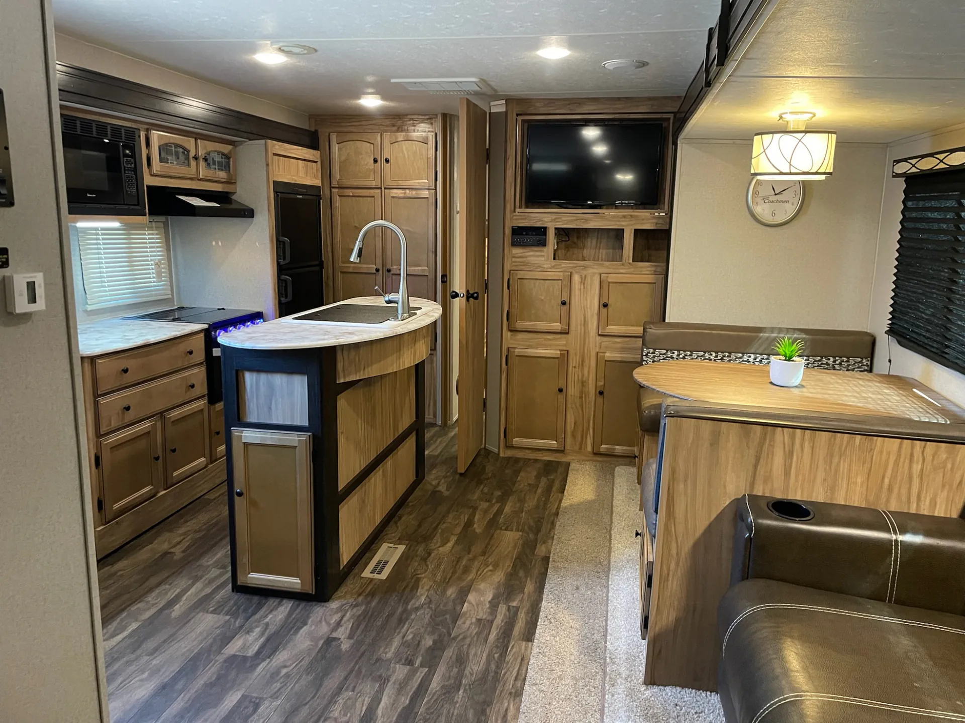 2018 Coachmen Freedom Express 320BHDS - Photo 4