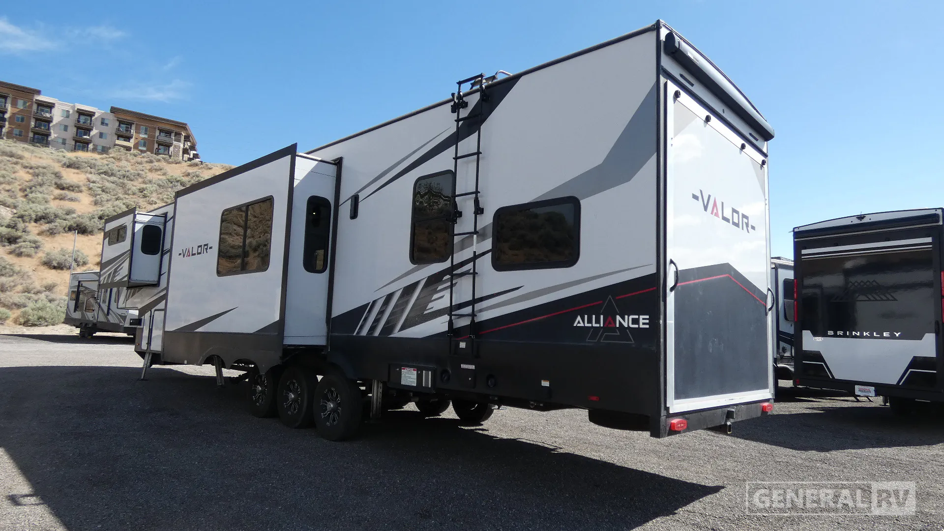2022 Alliance RV Valor 42V13 - Photo 4