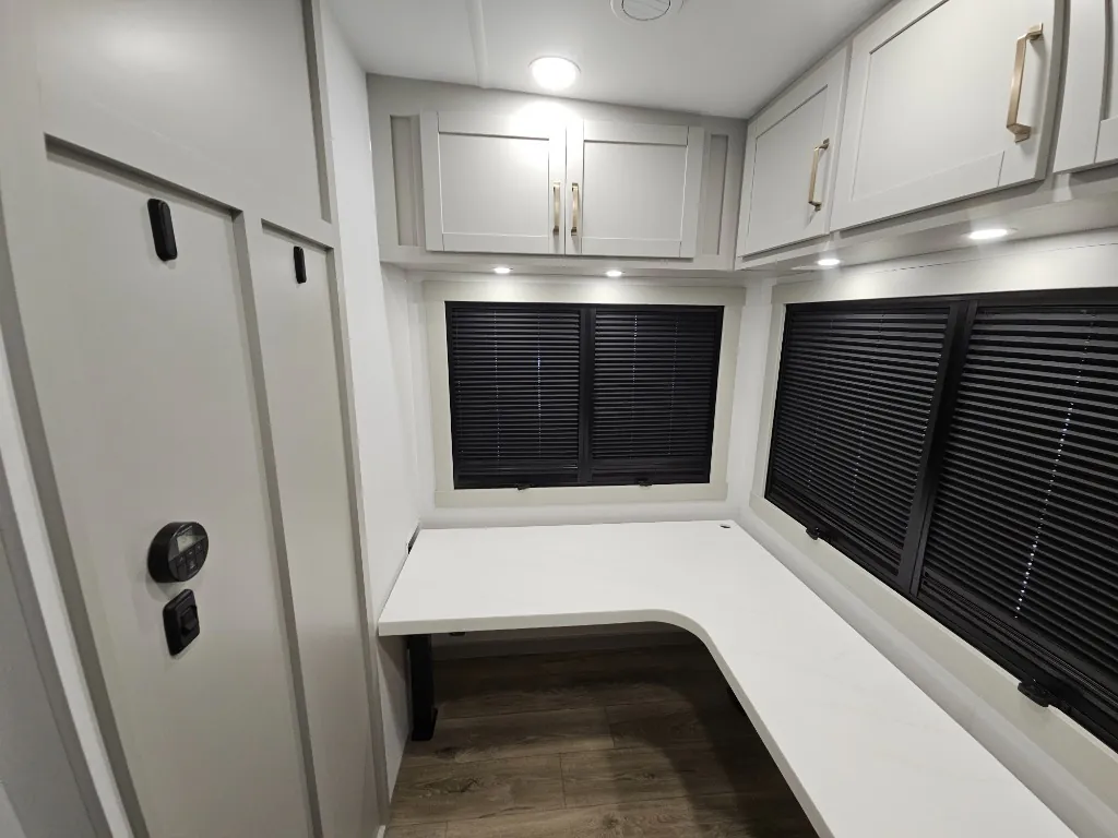 2026 Brinkley Model Z 3515, Dining area photo 4