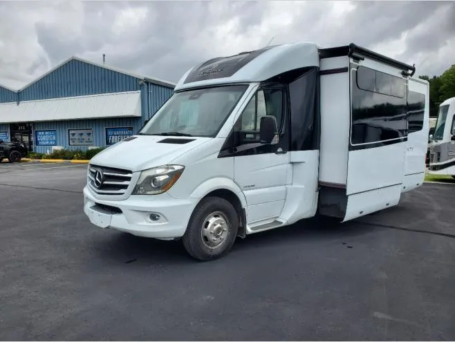 2018 Leisure Travel Unity U24MB - Photo 2