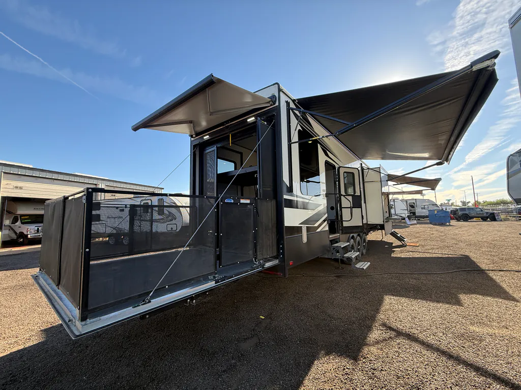 2022 Keystone Raptor 423, Photos photo 3