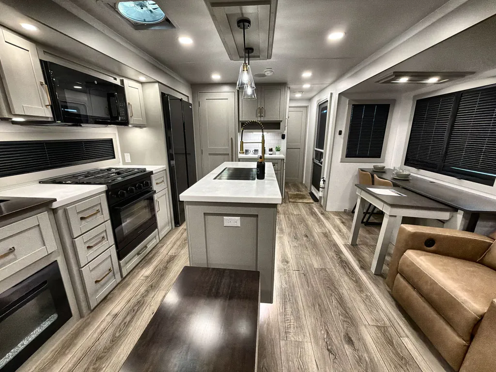 2026 Brinkley Model Z AIR 297, Photos photo 14