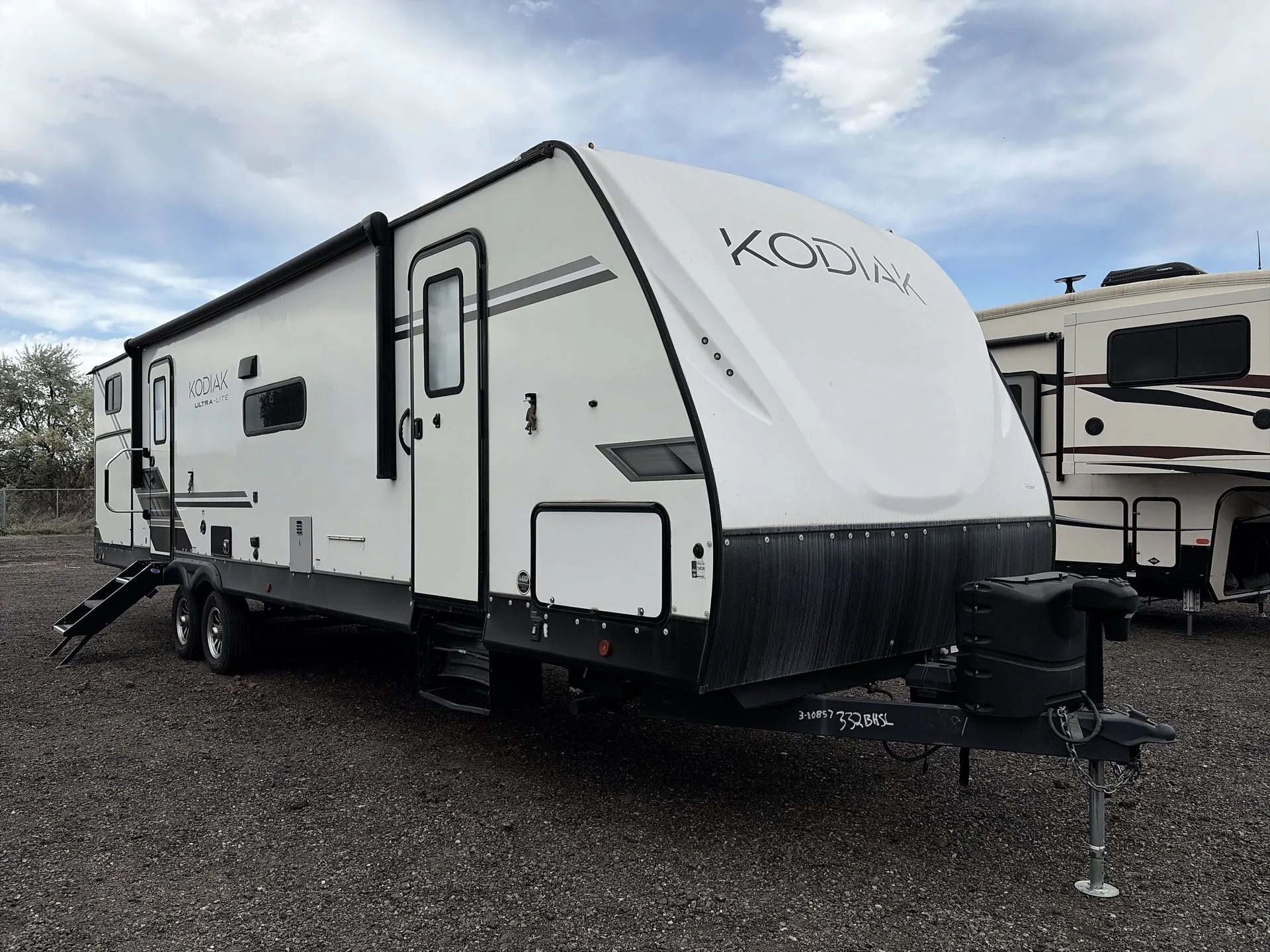 2022 Dutchmen Kodiak Ultra-Lite 332BHSL - Photo 2