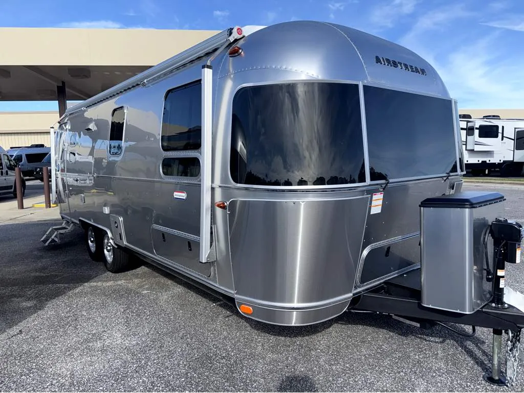 2026 Airstream International 27FB - Photo 2