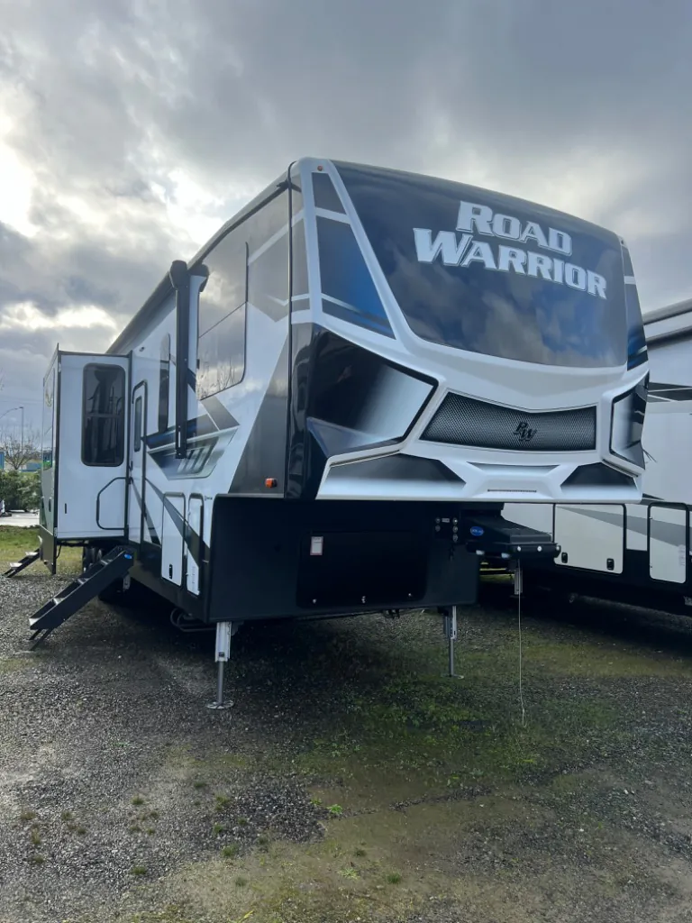 2023 Heartland Road Warrior RW 3965 - Photo 2