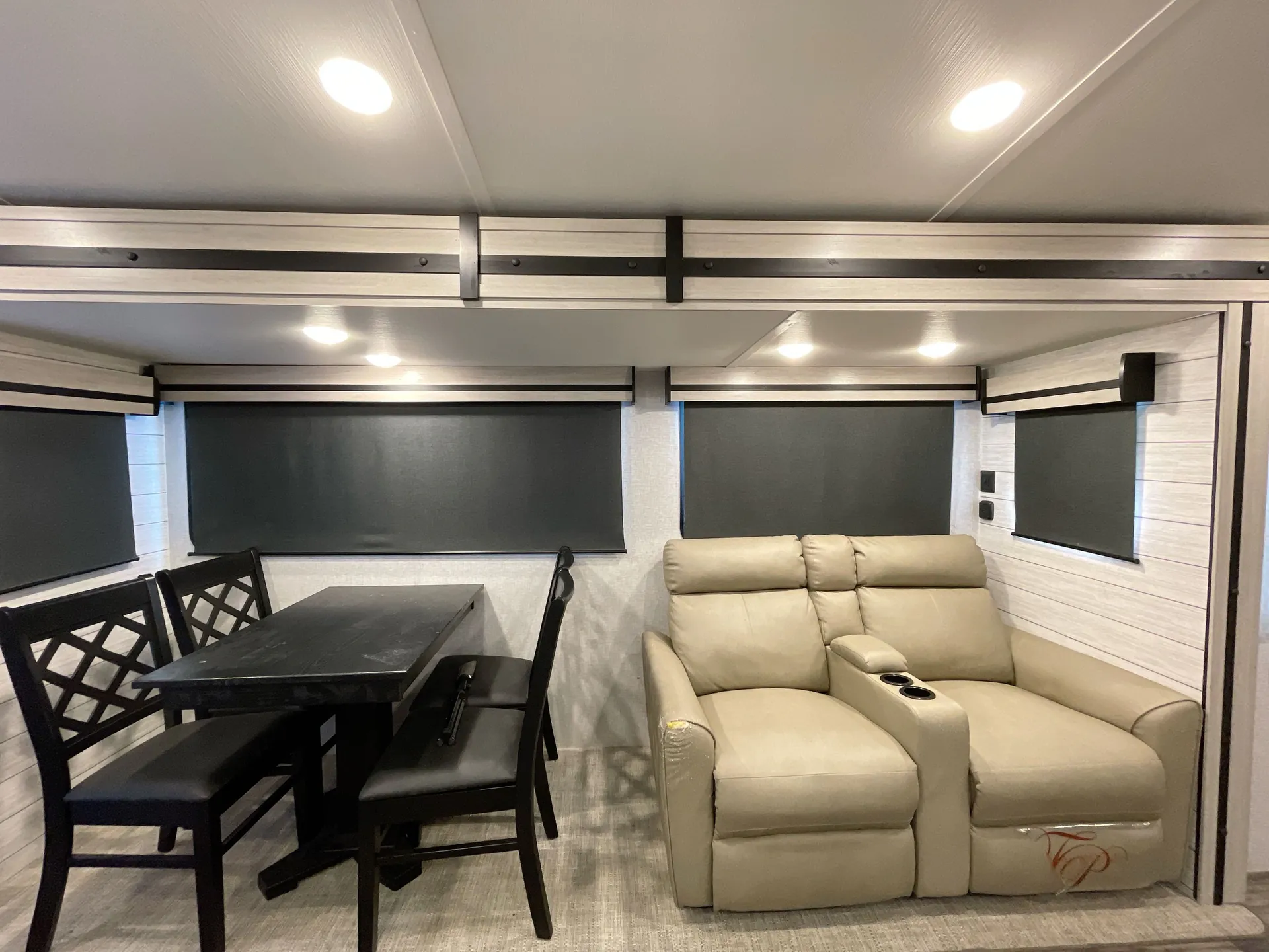 2024 CrossRoads Sunset Trail Super Lite SS330SI — living area main